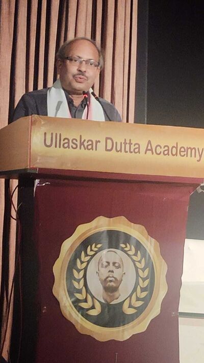 Ashoke Kumar Mukhopadhyay receiving the Ullaskar Puraskar 2023